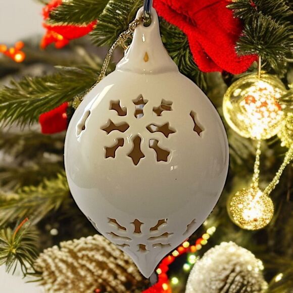 Lenox Seasons Greetings Ornament Christmas Pierced Porcelain Snowflakes Vintage - Picture 12 of 15